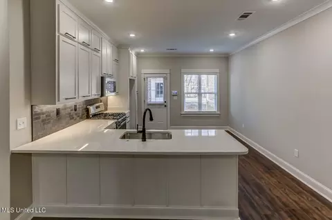 Kitchen - 192 E South St, Hernando, MS 38632 photo 3 of 5