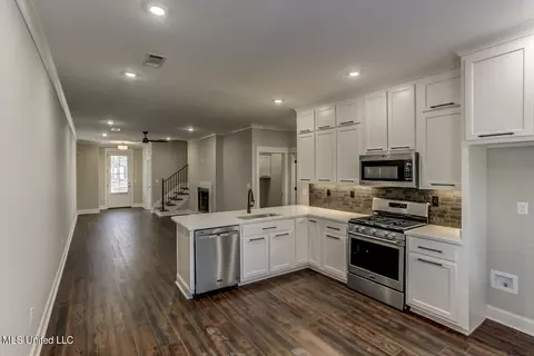 Kitchen - 192 E South St, Hernando, MS 38632 photo 5 of 5