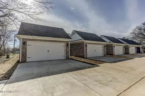 Exterior - 192 E South St, Hernando, MS 38632 photo 6 of 8