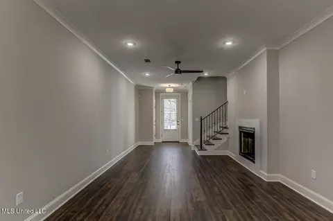 Entry Way - 192 E South St, Hernando, MS 38632 photo 2 of 2