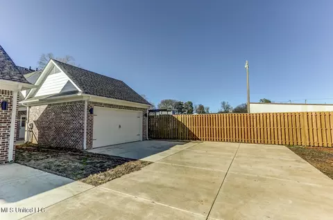 Exterior - 192 E South St, Hernando, MS 38632 photo 3 of 8