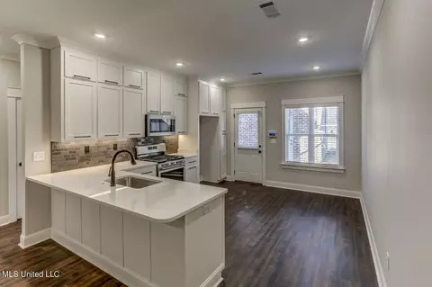 Kitchen - 192 E South St, Hernando, MS 38632 photo 2 of 5