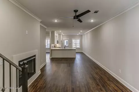 Entry Way - 192 E South St, Hernando, MS 38632 photo 1 of 2