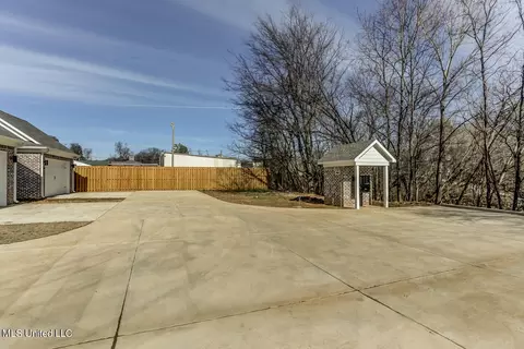 Exterior - 192 E South St, Hernando, MS 38632 photo 5 of 8