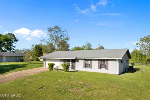Exterior - 3482 Carley Dr, Jackson, MS 39213 photo 2 of 8