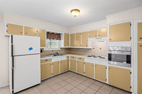 Kitchen - 3482 Carley Dr, Jackson, MS 39213 photo 3 of 3