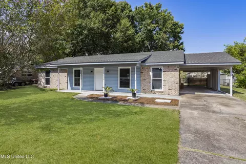 1314 Queen Park Cir, Ocean Springs, MS 39564