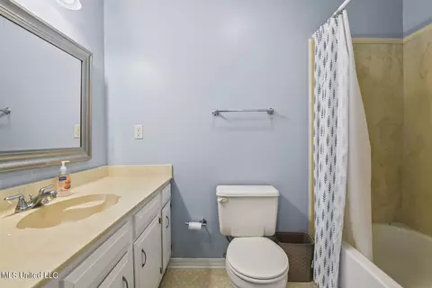 Bath - 406 Highpoint Dr, Diamondhead, MS 39525 photo 1 of 2