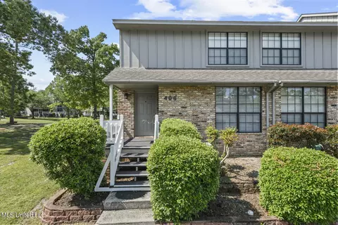 406 Highpoint Dr, Diamondhead, MS 39525