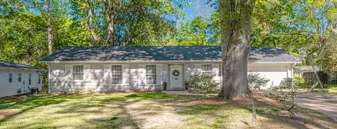 3817 Montrose Cir, Jackson, MS 39216