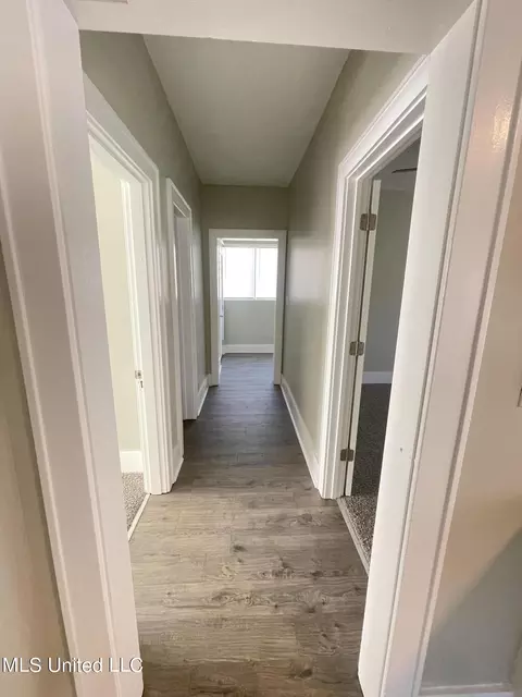 Entry Way - 407 Railroad St, Como, MS 38619 photo 1 of 1