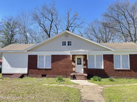407 Railroad St, Como, MS 38619
