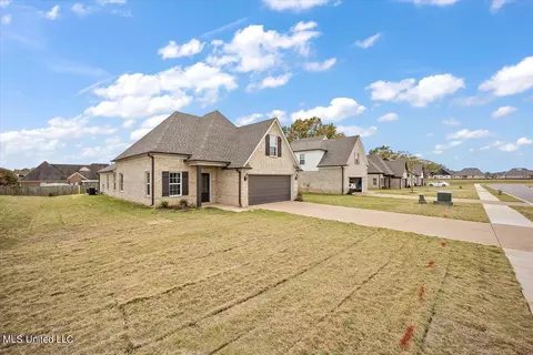 2468 Dela Dr, Southaven, MS 38672