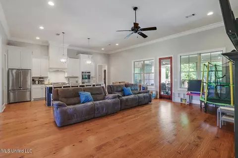 Living - 126 Ridgetop Cir, Flowood, MS 39232 photo 1 of 4