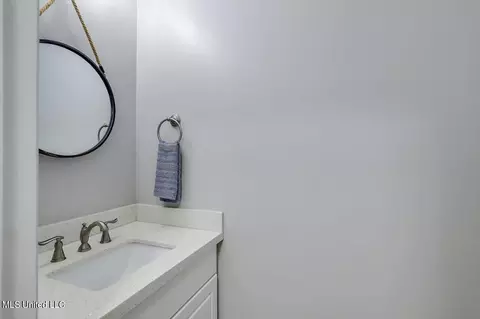 Bath - 126 Ridgetop Cir, Flowood, MS 39232 photo 1 of 5