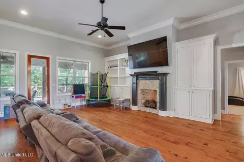 Living - 126 Ridgetop Cir, Flowood, MS 39232 photo 4 of 4