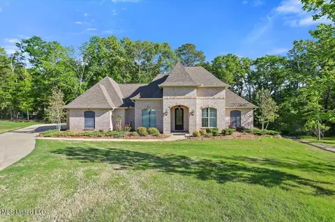 126 Ridgetop Cir, Flowood, MS 39232