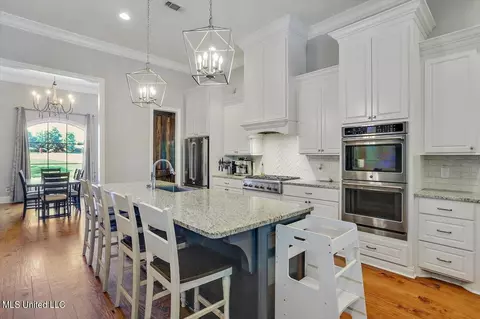 Kitchen - 126 Ridgetop Cir, Flowood, MS 39232 photo 3 of 5