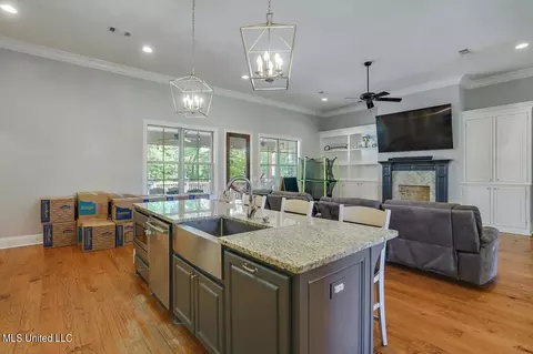 Kitchen - 126 Ridgetop Cir, Flowood, MS 39232 photo 4 of 5