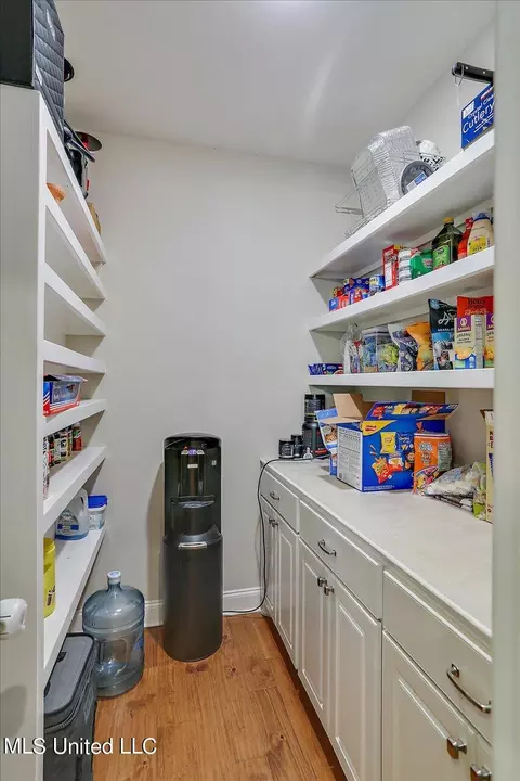 Kitchen - 126 Ridgetop Cir, Flowood, MS 39232 photo 5 of 5
