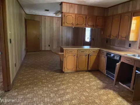 Kitchen - 7420 County Line Rd, Carthage, MS 39051 photo 1 of 4