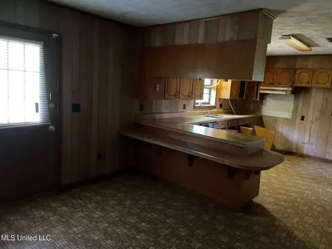 Kitchen - 7420 County Line Rd, Carthage, MS 39051 photo 3 of 4