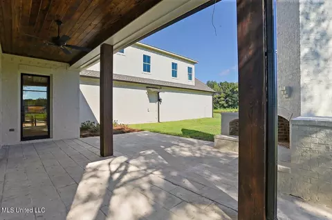 Exterior - 260 Disciple Dr, Brandon, MS 39047 photo 4 of 7