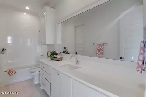 Bath - 260 Disciple Dr, Brandon, MS 39047 photo 5 of 8