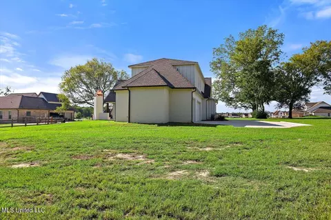 Exterior - 260 Disciple Dr, Brandon, MS 39047 photo 6 of 7