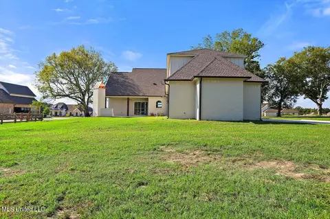 Exterior - 260 Disciple Dr, Brandon, MS 39047 photo 5 of 7