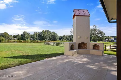 Exterior - 260 Disciple Dr, Brandon, MS 39047 photo 3 of 7
