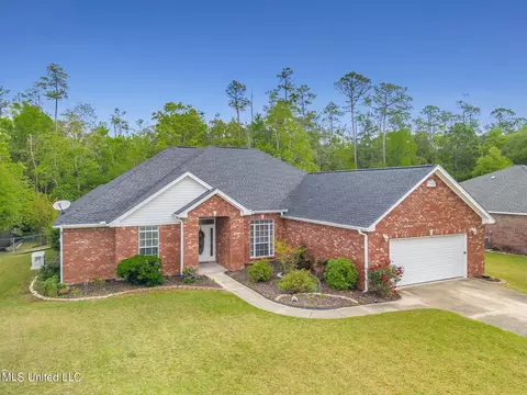 8080 Crestwood Cv, Biloxi, MS 39532