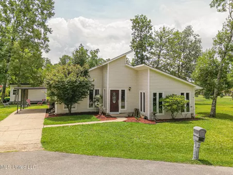 846 Kaleki Ct, Diamondhead, MS 39525