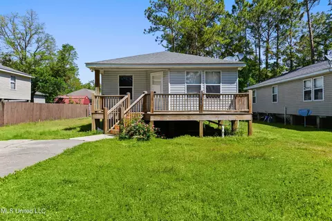 6084 W Clay St, Bay Saint Louis, MS 39520
