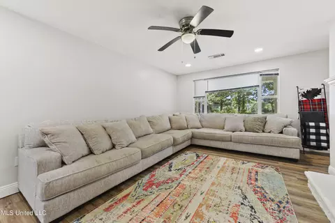 Living - 18924 Busby Rd, Vancleave, MS 39565 photo 3 of 4