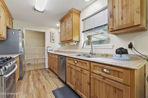 Kitchen - 18924 Busby Rd, Vancleave, MS 39565 photo 1 of 3
