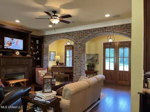 Living - 604 Ashwood Dr, Wiggins, MS 39577 photo 1 of 5