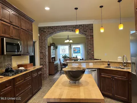 Kitchen - 604 Ashwood Dr, Wiggins, MS 39577 photo 3 of 4