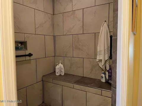 Bath - 604 Ashwood Dr, Wiggins, MS 39577 photo 3 of 7