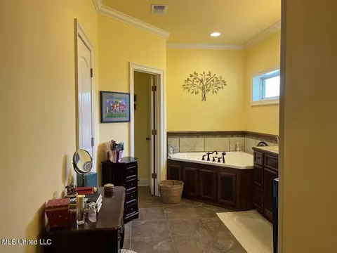 Bath - 604 Ashwood Dr, Wiggins, MS 39577 photo 4 of 7