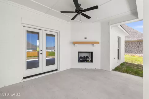 Living - 504 Portner Dr, Canton, MS 39046 photo 1 of 1