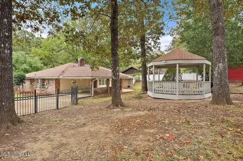 Exterior - 51 Summit Ridge Dr, Brandon, MS 39042 photo 6 of 9