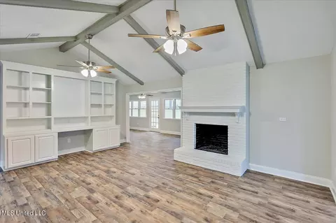 Living - 51 Summit Ridge Dr, Brandon, MS 39042 photo 2 of 4