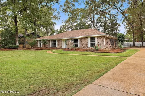Exterior - 51 Summit Ridge Dr, Brandon, MS 39042 photo 2 of 9