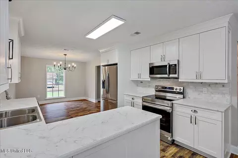 Kitchen - 51 Summit Ridge Dr, Brandon, MS 39042 photo 2 of 4