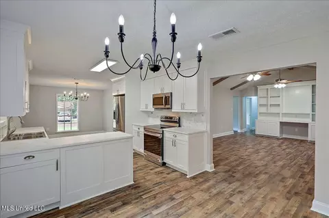 Dining - 51 Summit Ridge Dr, Brandon, MS 39042 photo 2 of 2