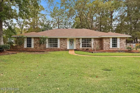 51 Summit Ridge Dr, Brandon, MS 39042