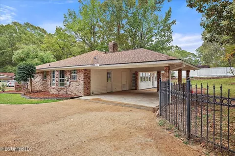 Exterior - 51 Summit Ridge Dr, Brandon, MS 39042 photo 5 of 9