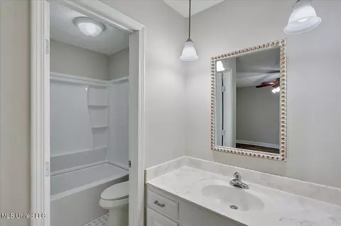 Bath - 51 Summit Ridge Dr, Brandon, MS 39042 photo 1 of 4