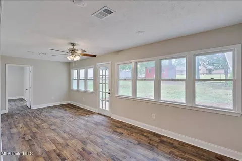 Living - 51 Summit Ridge Dr, Brandon, MS 39042 photo 4 of 4